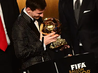 Messi leva Bola de Ouro e é primeiro a ser melhor do mundo 4 vezes