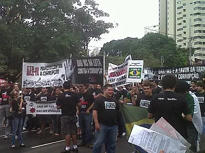 Campo-grandenses participam do "Dia do Basta" contra à corrupção