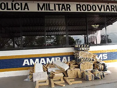 Polícia Militar Rodoviária apreende carro com mais de 400 kg de maconha