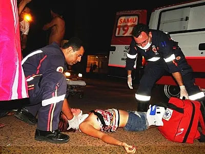 Motorista bate em moto e foge sem prestar socorro