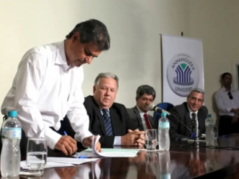 Sancionada lei que autoriza bolsa universitária municipal