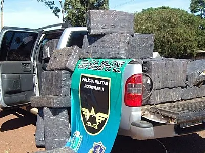 PRE apreende mais de meia tonelada de maconha dentro de S10