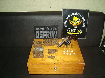 DOF e DEFRON prendem quatro pessoas e apreende arma de uso restrito
