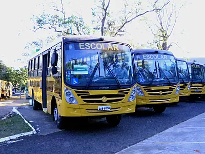 Publicada doação de 29 veículos de transporte escolar para sete municípios do interior do Estado