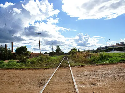 Governador irá revitalizar ferrovia em Três Lagoas após retirada de trilhos