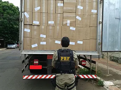 PRF apreende contrabando de cigarros e 30 tabletes de maconha
