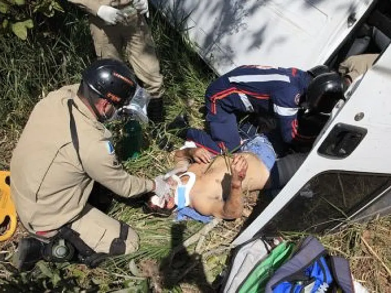 Passageiro de ambulância tem pé decepado em acidente na BR-163