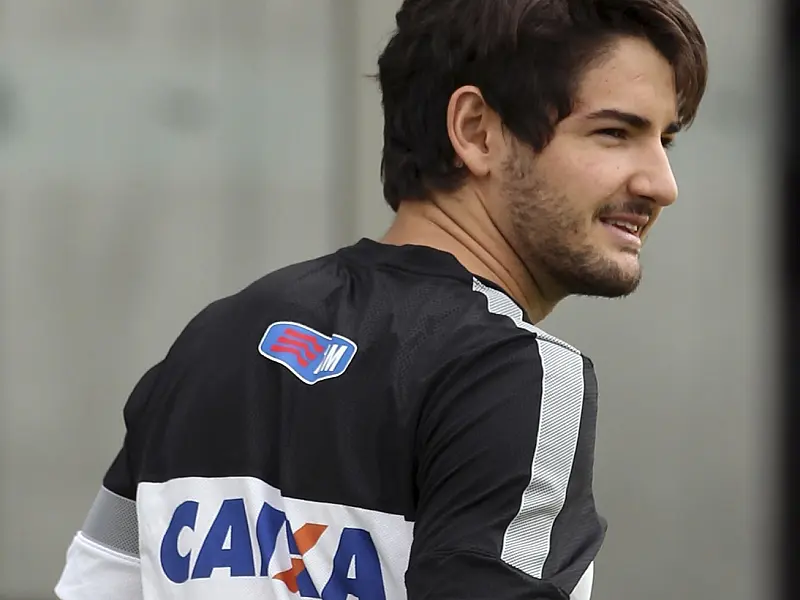 Pato fala em ganhar mundial pelo Corinthians e quer estrear neste domingo