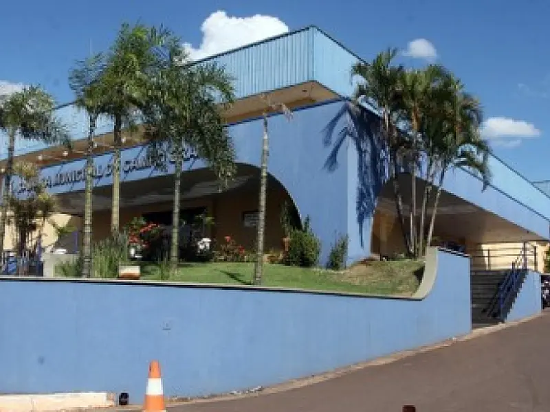 Vereadores mudam voto anterior para acatar veto do prefeito, mas dois são derrubados