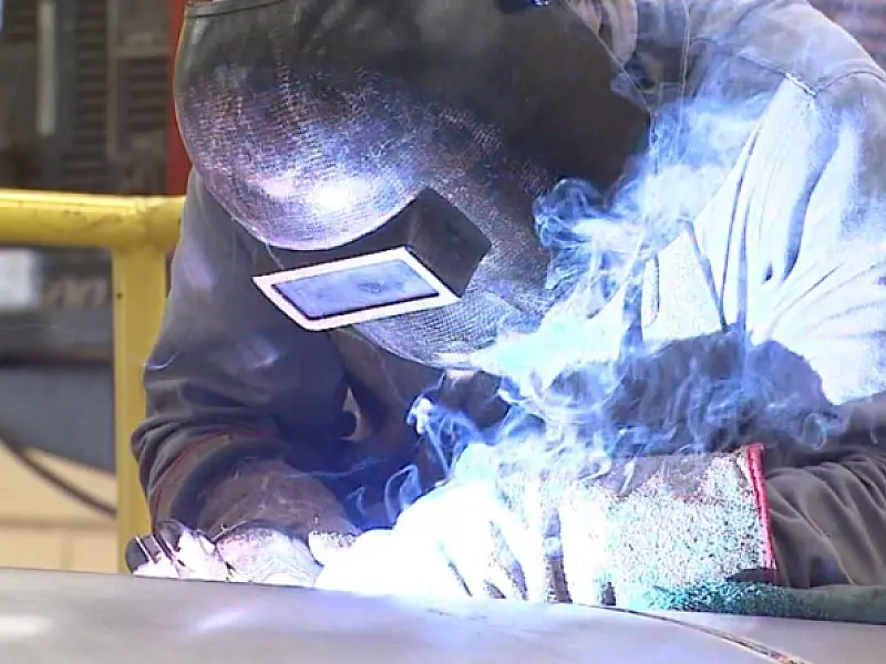 Produção industrial cresce 4%, melhor taxa anual para maio em 7 anos