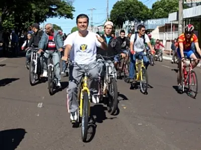 Prefeito e mais três mil ciclistas participam do 22° Passeio Ciclístico do Dia do Trabalhador