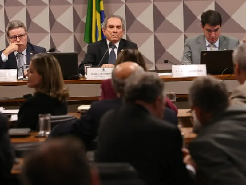 Parecer sobre processo de impeachment será lido hoje no Senado