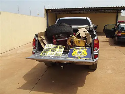 Após tentativa de fuga, condutor é preso com produtos furtados