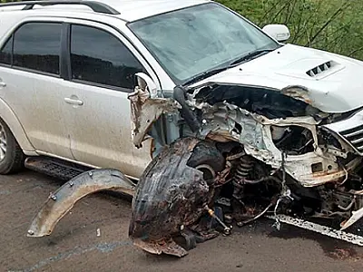 Prefeito de Alcinópolis se envolve em colisão entre trator e caminhonete