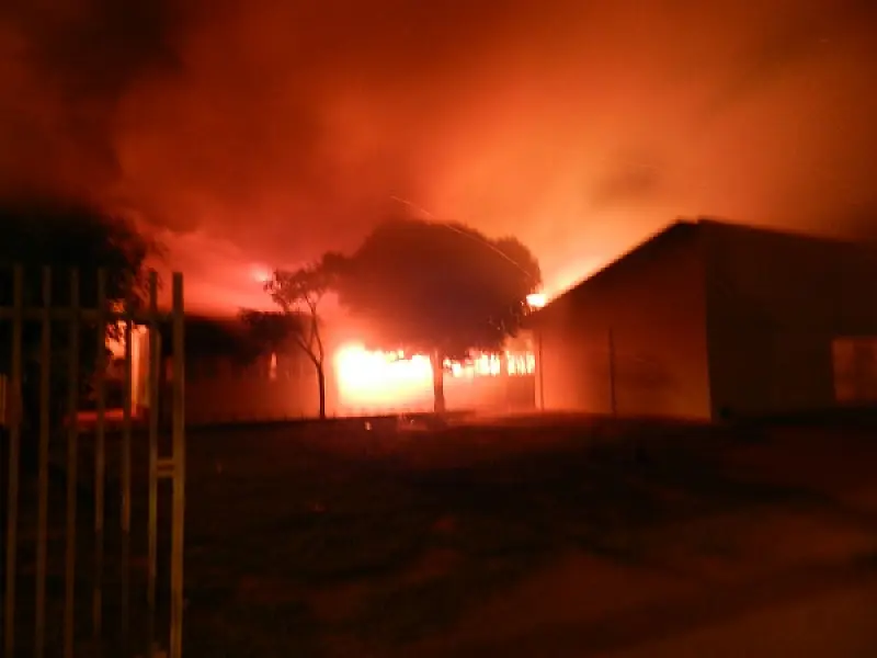 Polícia Civil investiga incêndio criminoso em Escola de Três Lagoas
