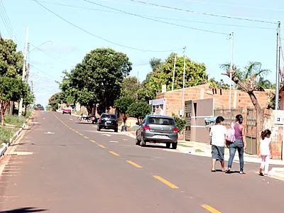 Puccinelli inaugura asfalto e drenagem no Aero Rancho e autoriza licitação para novos trechos