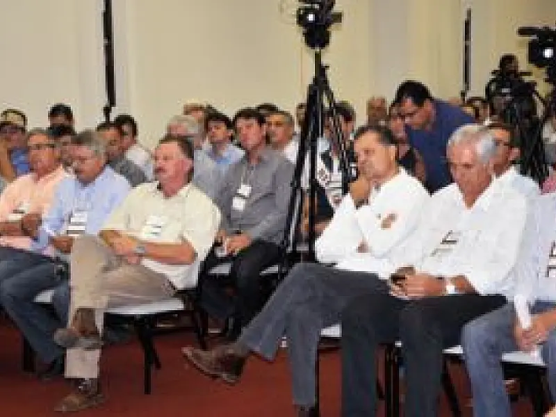 Pecuaristas se reúnem para discutir criação do Consecarne