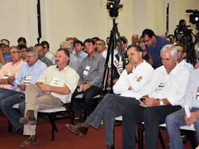 Pecuaristas se reúnem para discutir criação do Consecarne