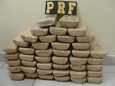 PRF apreende 53 kg de cocaína em caminhonete na BR-259