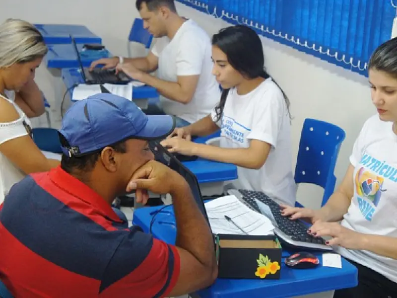 Pais e responsáveis pelos estudantes têm até o dia 31 para efetivar matrículas na Reme