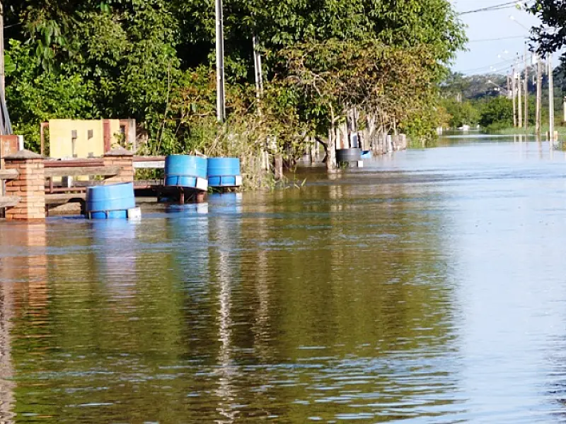 Rio Ivinhema volta encher e castigam moradores