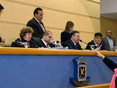 Vereadores aprovam orçamento municipal para 2016 com 55 emendas