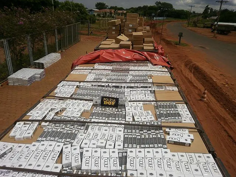 DOF apreende carreta com mais de 40 mil pacotes de cigarros