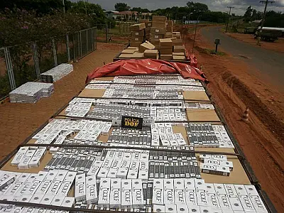 DOF apreende carreta com mais de 40 mil pacotes de cigarros