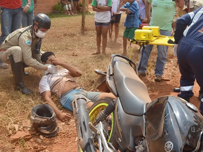 Colisão entre moto e picape deixa homem ferido em Coxim
