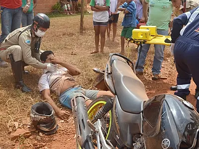 Colisão entre moto e picape deixa homem ferido em Coxim
