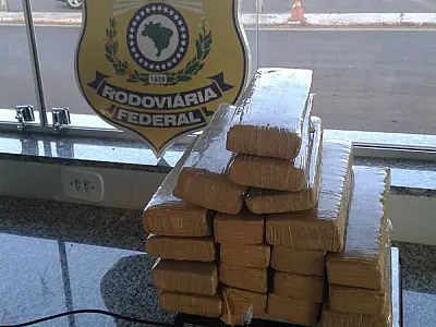 PRF prende homem com maconha em uma bolsa em Ponta Porã