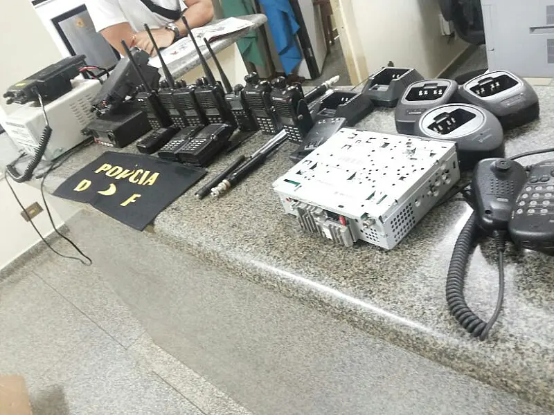 Central clandestina de comunicação é localizada pelo DOF