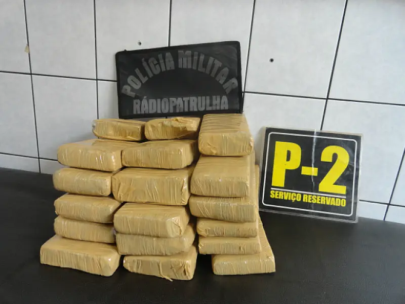 Menor é apreendida com 18 tabletes de maconha