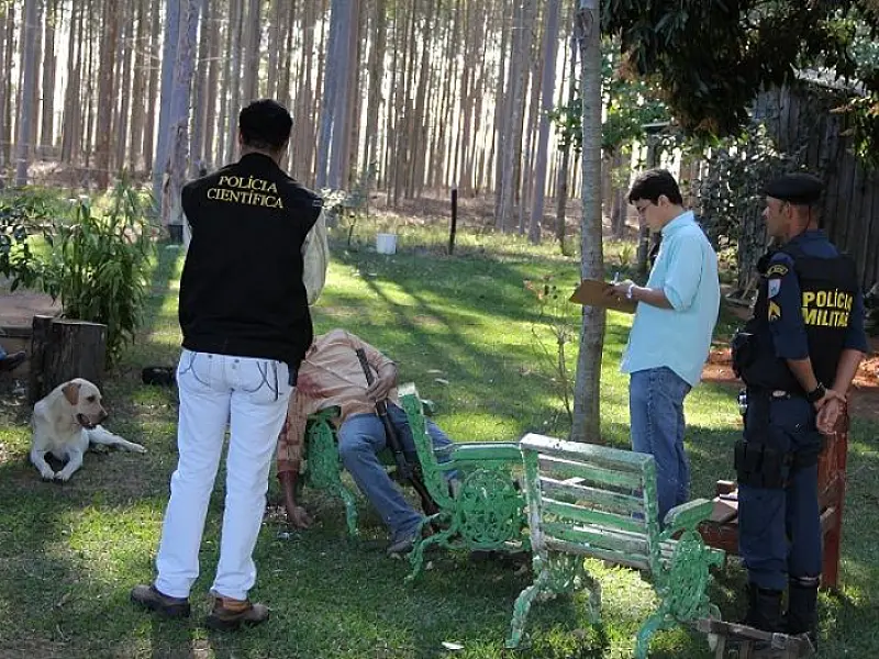 Homem liga para a polícia avisando que cometeria suicídio