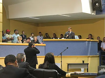 Bernal fala nesse momento em sua defesa na sessão de julgamento
