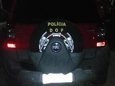 Policiais apreendem 51 quilos de maconha em veículo