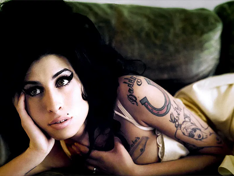 Disco de Amy é o mais vendido do século no Reino Unido