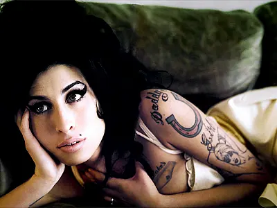 Disco de Amy é o mais vendido do século no Reino Unido
