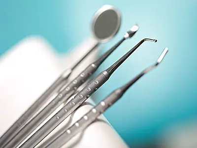 Cliente ganha indenização por erro em implante dentário