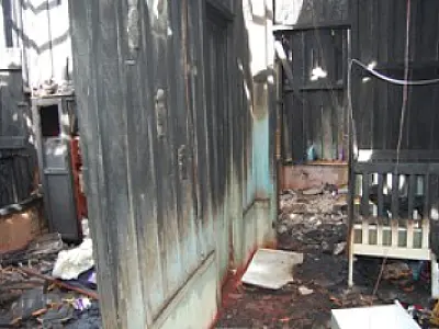 Casa fica destruída em incêndio causado por curto circuito