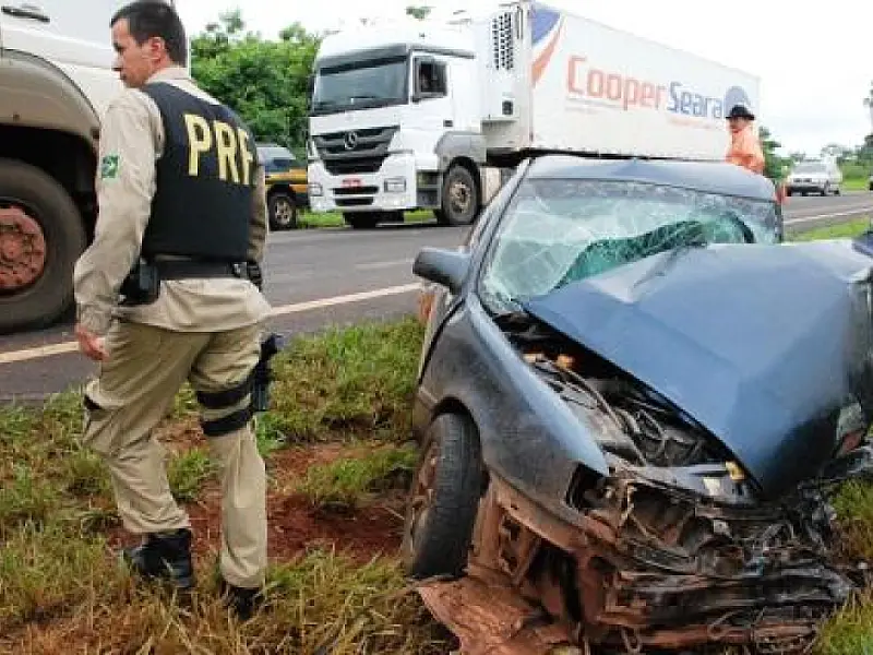 Acidente na BR 163 envolvendo dois veículos mata mãe e filho