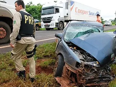 Acidente na BR 163 envolvendo dois veículos mata mãe e filho