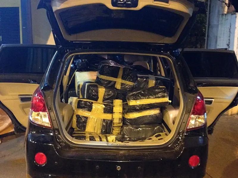 Carro é abandonado em rodovia com 886 kg de maconha