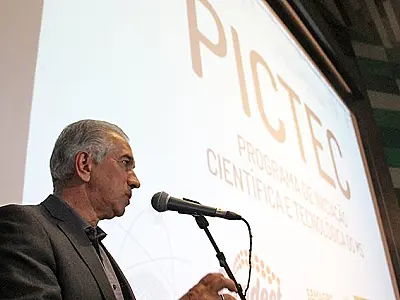 Reinaldo Azambuja lança bolsa de estudos e destaca liderança de MS em Ciência e Tecnologia
