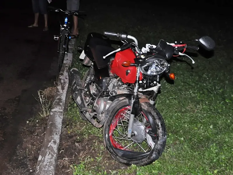 Motociclista fica em estado grave após colidir de frente com carreta na BR-163