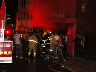 Sobe para 245 mortos em incêndio em boate no RS