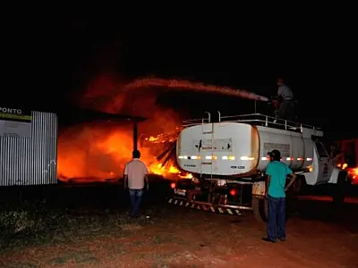 Fogo destrói barracão usado como Ecoponto em Nova Andradina