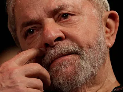 Tribunal da Lava Jato condena Lula por unanimidade