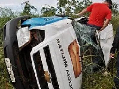 Policial morre após veículo da PM capotar na BR 267