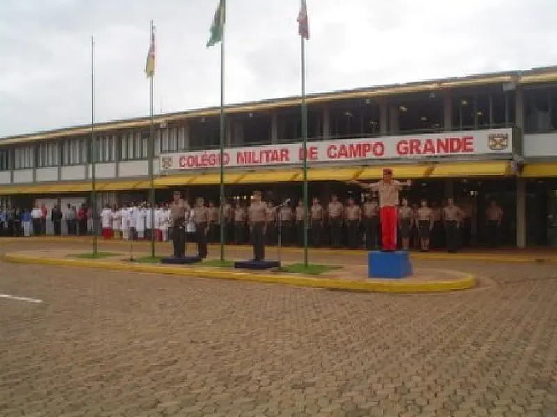 Colégio Militar vai bem, mas é exceção no ensino público